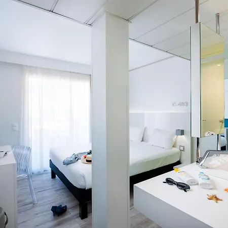 Ibis Styles Centre Hotel 3*
