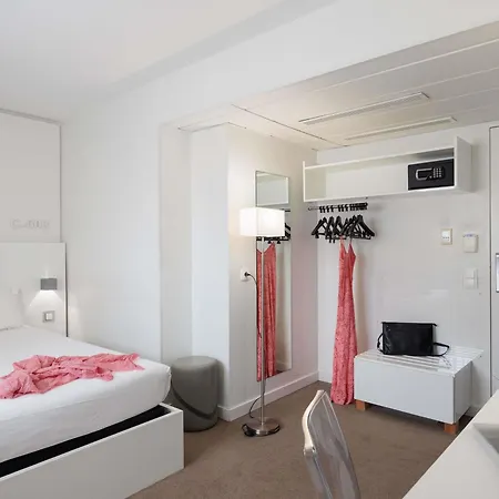 Ibis Styles Centre Hotel 3*