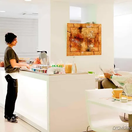 Ibis Styles Centre 호텔 3*