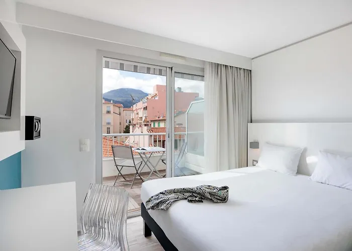 Ibis Styles Centre 3* Μεντόν