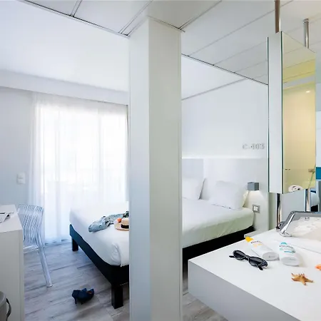 Ibis Styles Centre 호텔 3*
