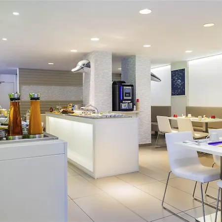 Ibis Styles Centre 호텔 3*