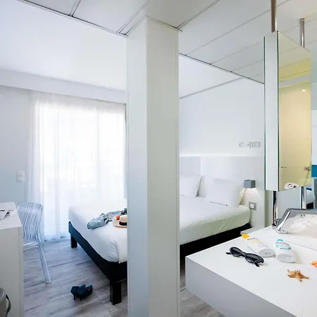 Ibis Styles Centre 3*