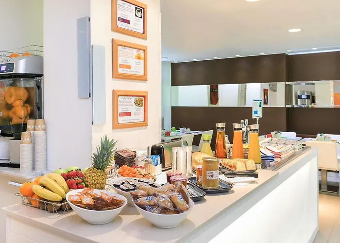 Ibis Styles Centre مينتون