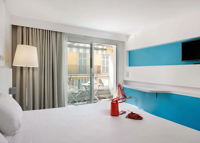 Ibis Styles Centre 3* مينتون