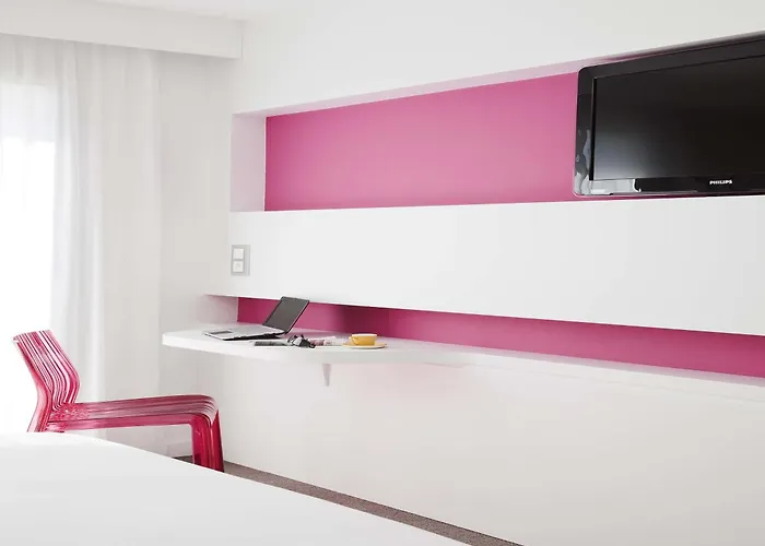 Ibis Styles Centre مينتون