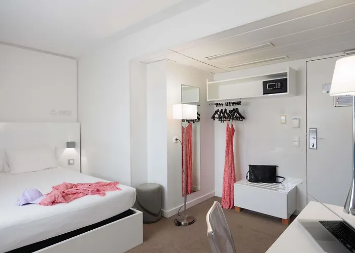Ibis Styles Centre Hotell 3*