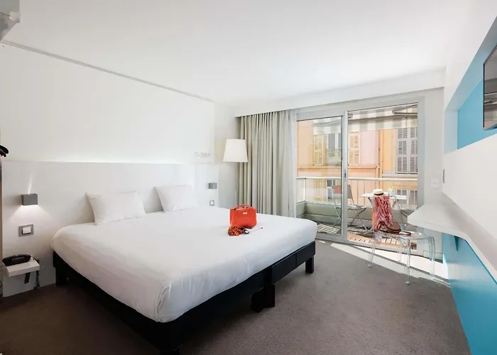 Ibis Styles Centre مينتون