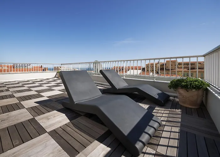 Ibis Styles Centre 3* مينتون